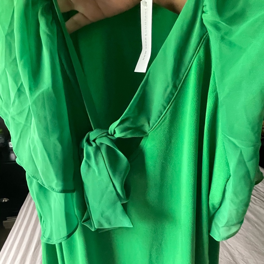 Green comfortable stretchy top with tie front